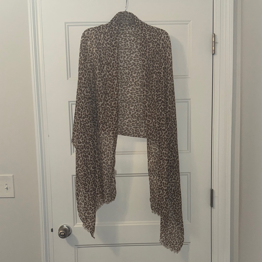 Lightweight Leopard Print Scarf